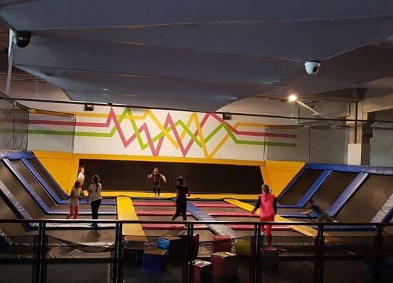 Grafika 9: W parku trampolin i nie tylko 