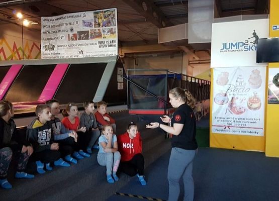 Grafika 3: W parku trampolin i nie tylko 