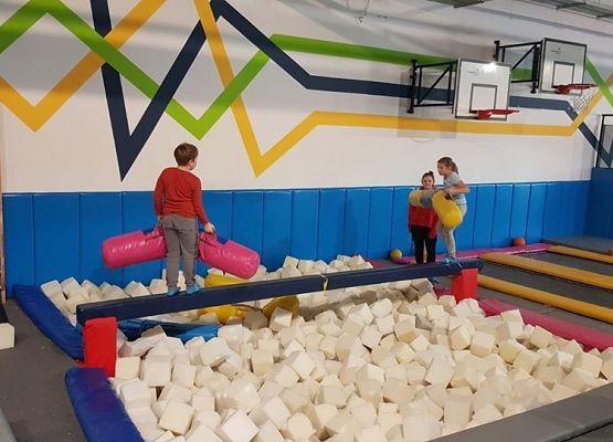 Grafika 4: W parku trampolin i nie tylko 