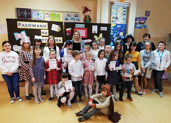 Grafika 5: Pasowanie na czytelnika