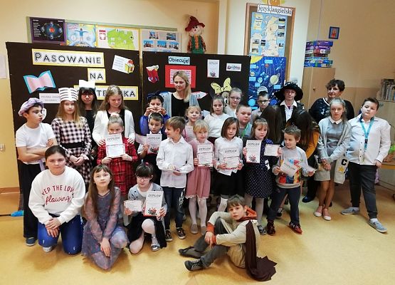 Grafika 6: Pasowanie na czytelnika