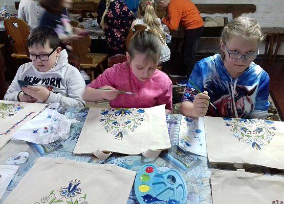 Grafika 12: Egzotycznie i  ludowo, czyli udana wyprawa na Kaszuby