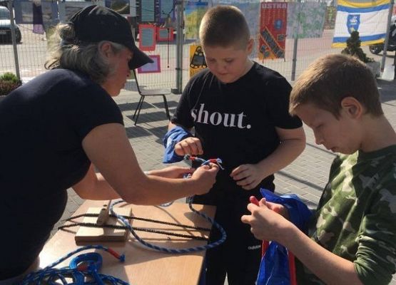 Grafika 13: Z żeglarskim pozdrowieniem