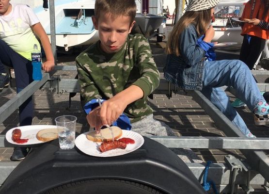 Grafika 7: Z żeglarskim pozdrowieniem