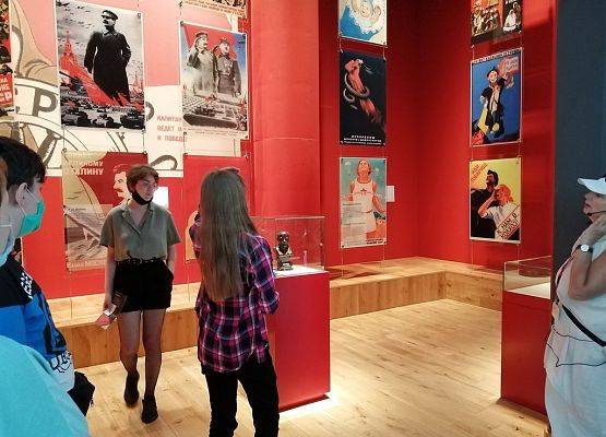 Grafika 1: Ósmoklasiści na wycieczce w Gdańsku