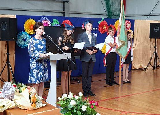 Grafika 9: Pożegnanie absolwentów