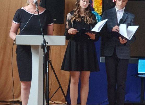 Grafika 2: Pożegnanie absolwentów