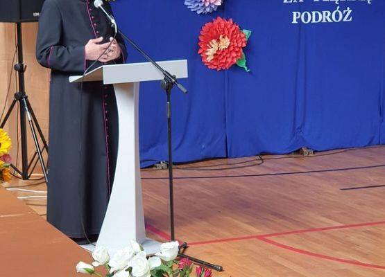 Grafika 3: Pożegnanie absolwentów