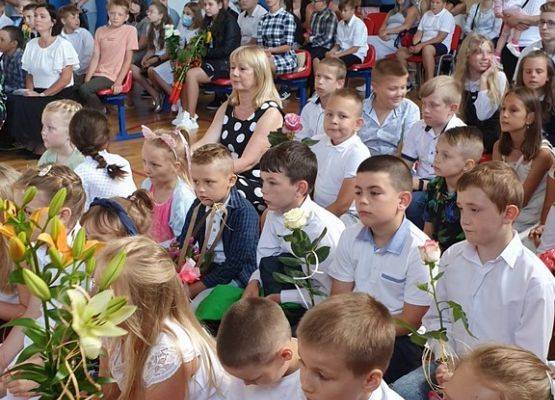 Grafika 9: Zakończenie roku szkolnego