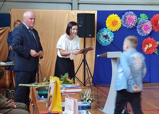 Grafika 6: Zakończenie roku szkolnego