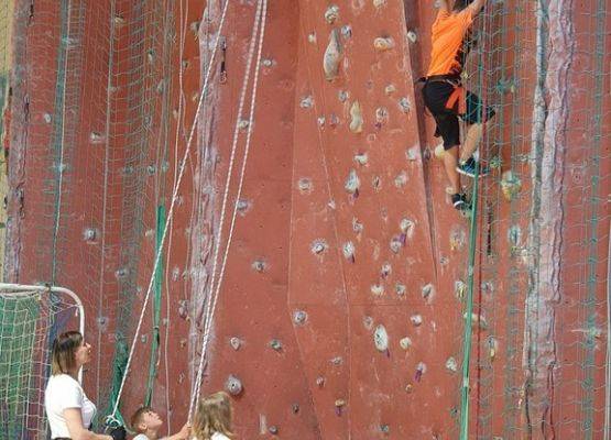 Grafika 6: Na ścianie wspinaczkowej