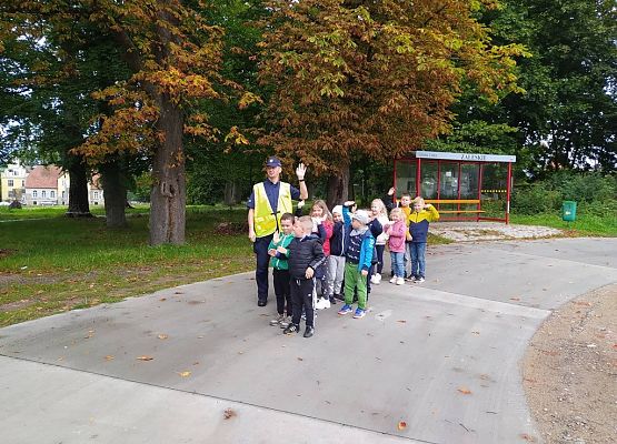 Grafika 1: Bezpieczeństwo w drodze do szkoły