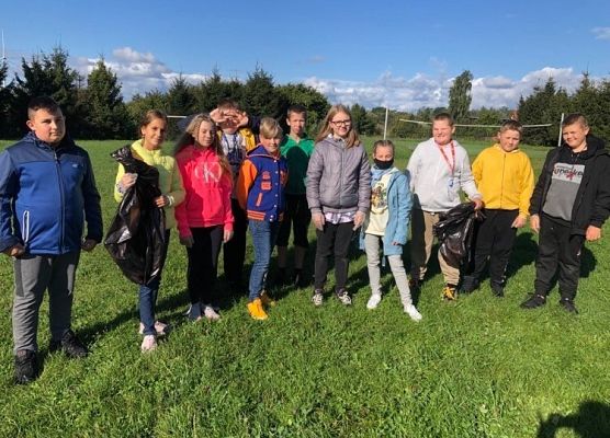 Grafika 1: Sprzątanie świata