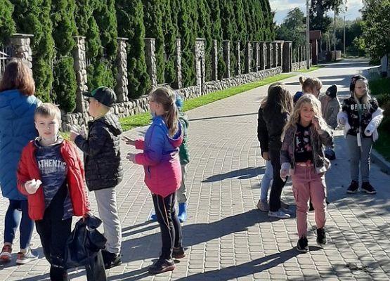 Grafika 8: Sprzątanie świata