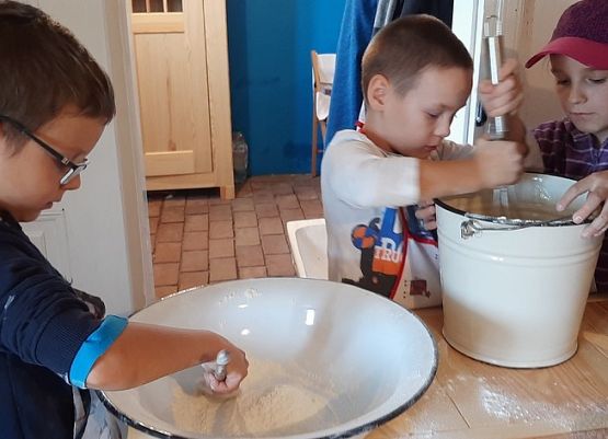 Grafika 7: Hej, przygodo!