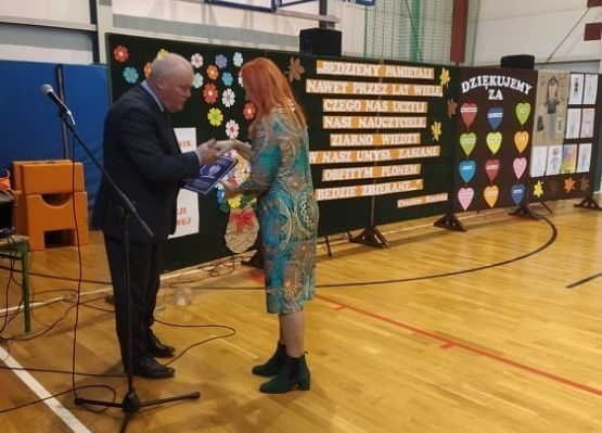 Grafika 15: Dzień Edukacji Narodowej