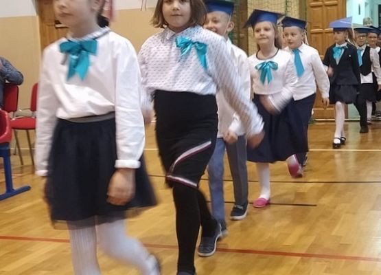 Grafika 1: Pasowanie pierwszoklasistów