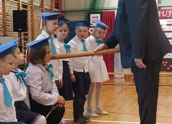 Grafika 11: Pasowanie pierwszoklasistów