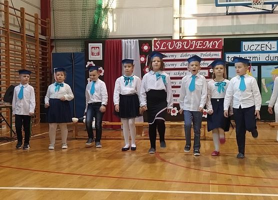 Grafika 13: Pasowanie pierwszoklasistów