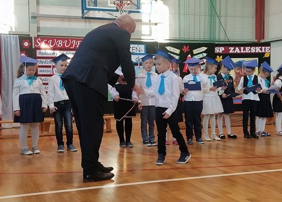 Grafika 2: Pasowanie pierwszoklasistów