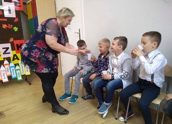 Grafika 2: Pasowanie na Świetliczaka