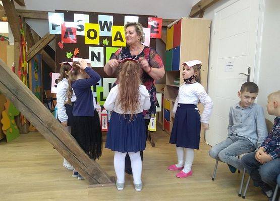 Grafika 1: Pasowanie na Świetliczaka