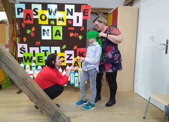 Grafika 5: Pasowanie na Świetliczaka