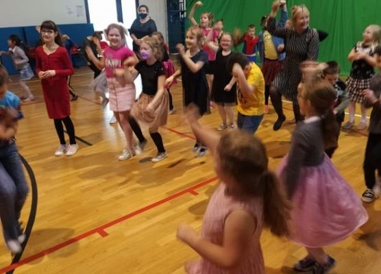 Grafika 13: Andrzejkowe wygibasy w młodszych klasach