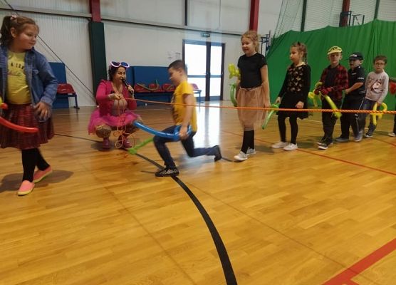 Grafika 11: Andrzejkowe wygibasy w młodszych klasach