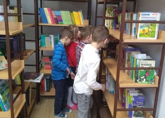 Grafika 2: „Czytanie książek to najpiękniejsza zabawa, jaką sobie ludzkość wymyśliła.”