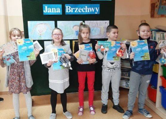Grafika 4: Drugoklasiści recytują wiersze Brzechwy