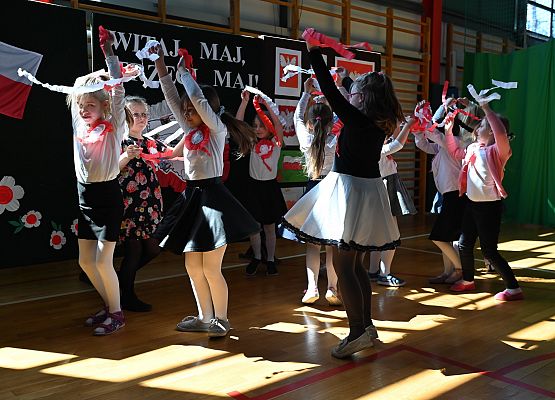 Grafika 8: Witaj Maj, Trzeci Maj!