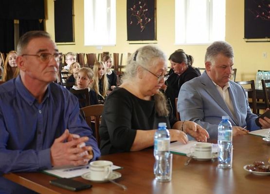 Grafika 3: Niektórzy lubią poezję