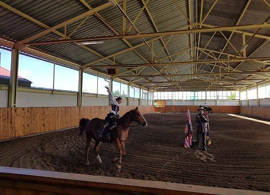 Grafika 10: W świecie kowbojów, Indian i beztroskiej zabawy