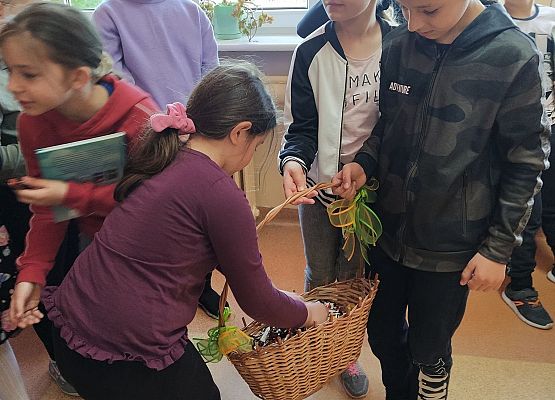 Grafika 8: Czytam i buduję