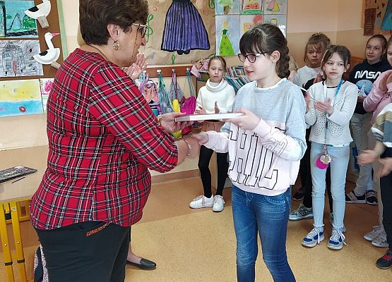 Grafika 5: Czytam i buduję