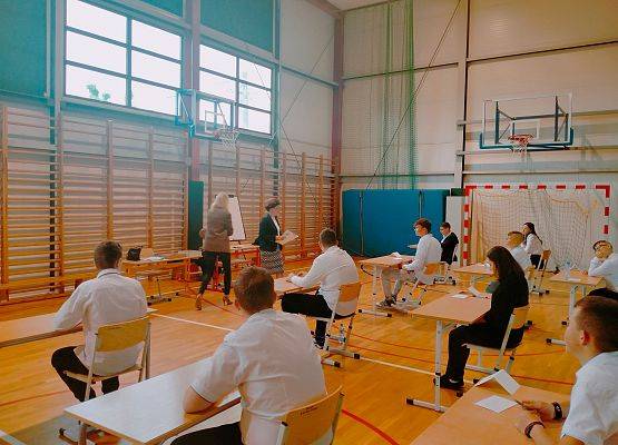 Grafika 4: Egzaminy ósmoklasisty