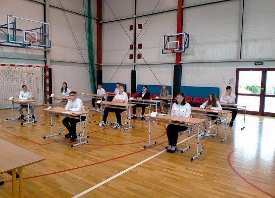 Grafika 5: Egzaminy ósmoklasisty