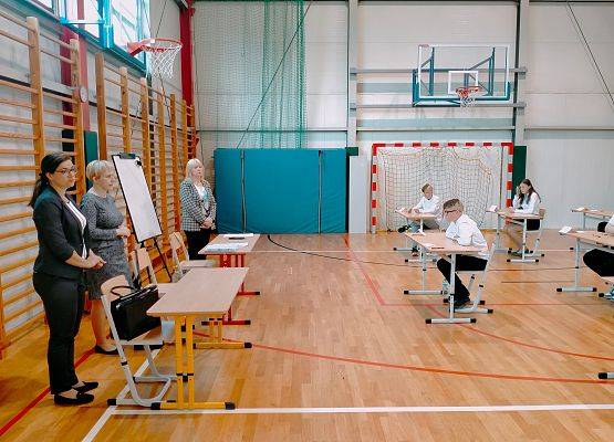 Grafika 6: Egzaminy ósmoklasisty