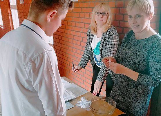 Grafika 3: Egzaminy ósmoklasisty