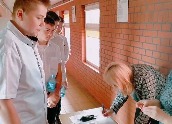 Grafika 2: Egzaminy ósmoklasisty