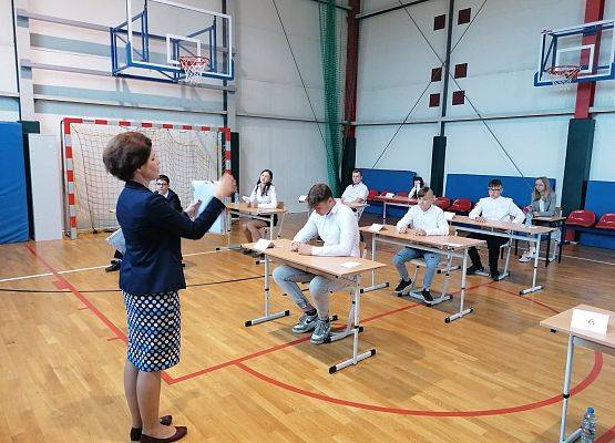 Grafika 8: Egzaminy ósmoklasisty