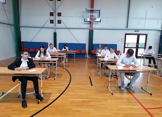 Grafika 7: Egzaminy ósmoklasisty