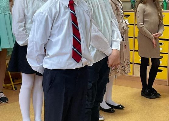 Grafika 12: " Majowe kwiatki wstążką związane. Niech sto lat żyją Mamy kochane!"