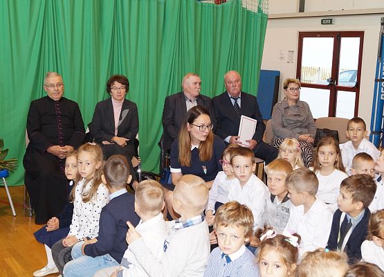 Grafika 1: Dzień Edukacji Narodowej