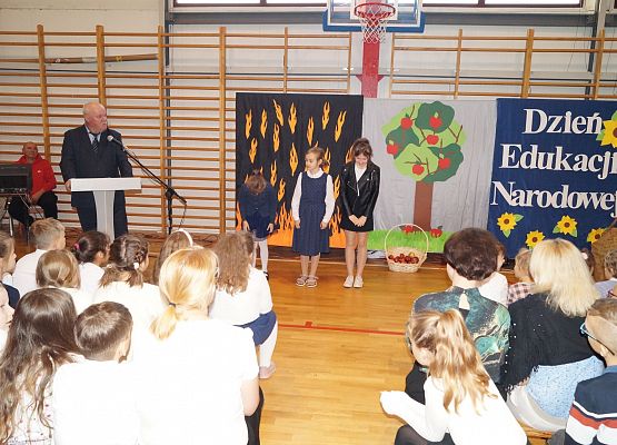 Grafika 7: Dzień Edukacji Narodowej