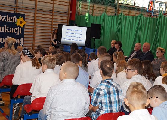 Grafika 2: Dzień Edukacji Narodowej