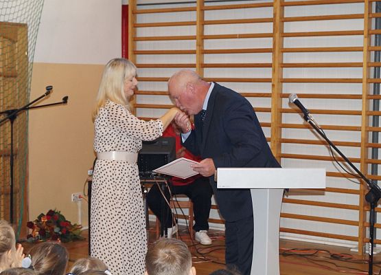 Grafika 12: Dzień Edukacji Narodowej