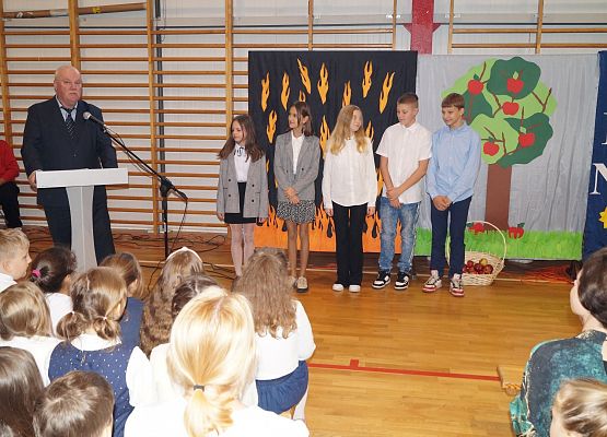 Grafika 4: Dzień Edukacji Narodowej