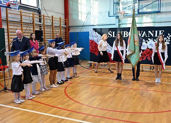 Grafika 13: Ślubowanie pierwszoklasistów